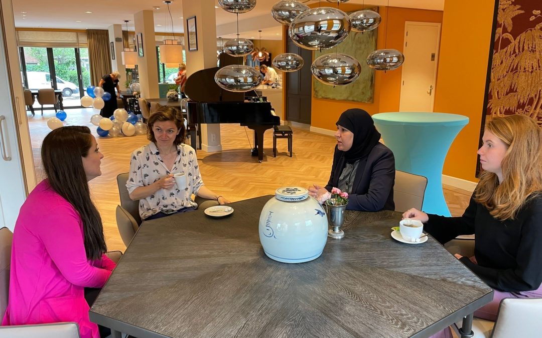Tweede Kamerlid bezoekt nieuwe zorgvilla Claris Zorggroep